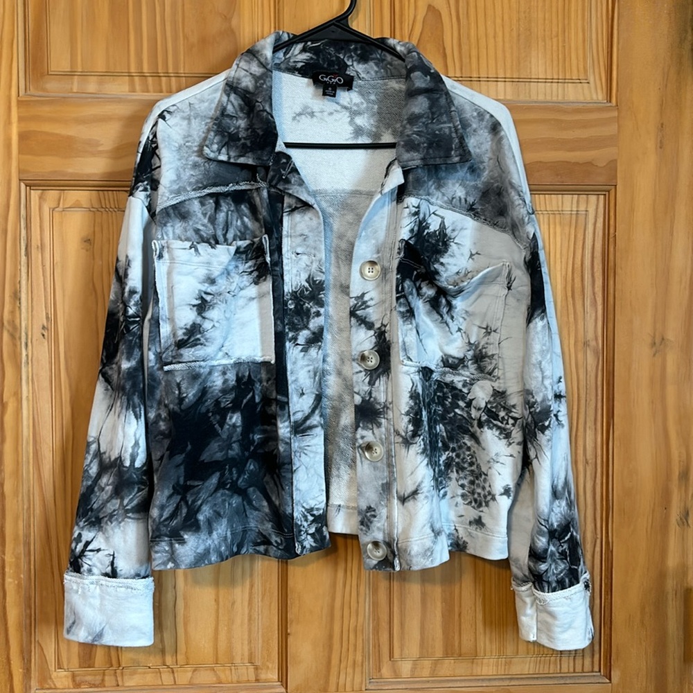 Button up light weight jacket
